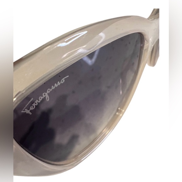 Salvatore Ferragamo Sunglasses Cream w/ Gray Gradient Lenses, gold hardware - Picture 3 of 4